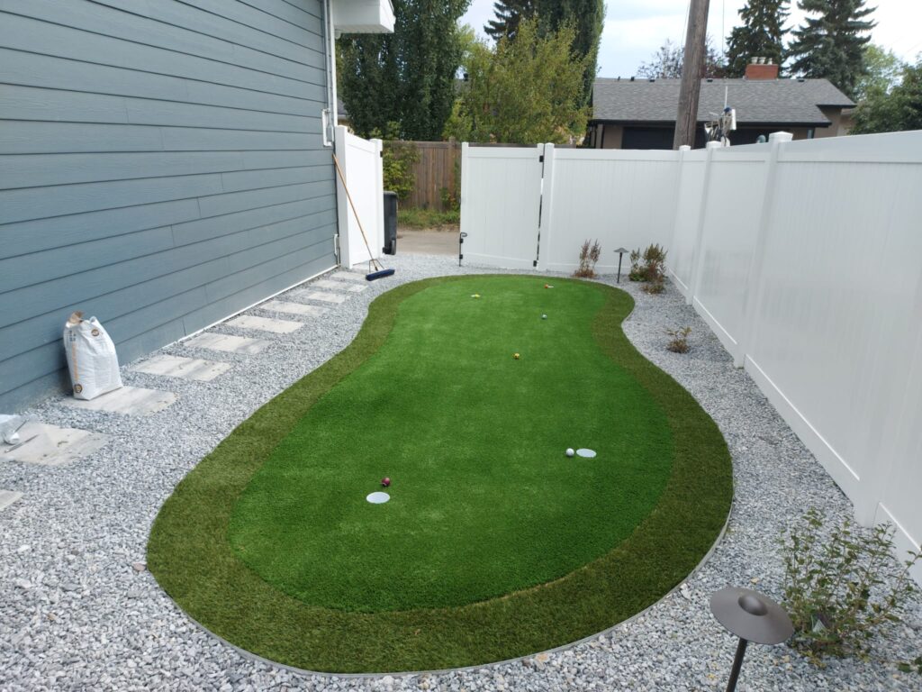 Curved backyard putting green